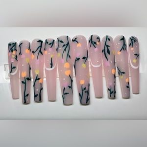 Flowers with French outline press on nails